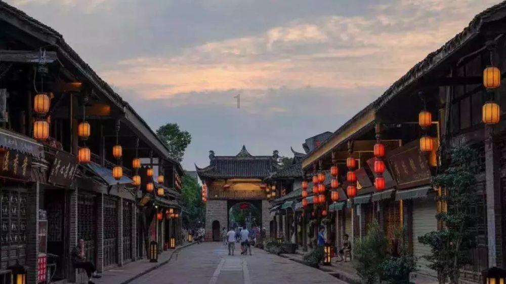 重庆对房产税进行调整:高档住房建筑面积180平方米内免税